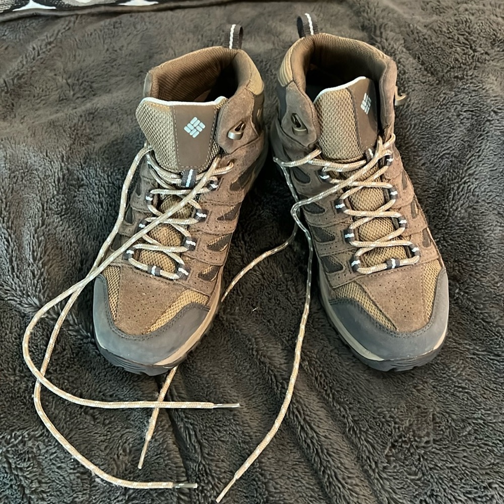 Columbia. Women’s Crestwood Waterproof Mid Hiking Boot.
